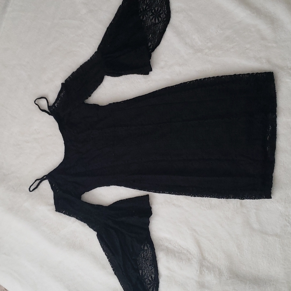 Flare sleeve lace dress